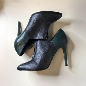 Pour La Victoire Green and Black Heels Size 8